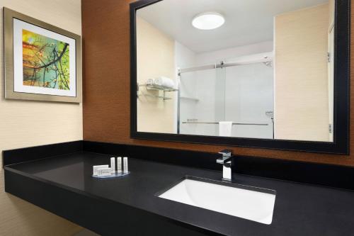 Imagen general del Hotel Fairfield Inn By Marriott Deptford. Foto 7