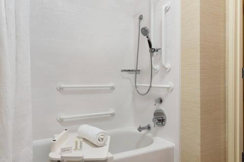 Imagen general del Hotel Fairfield Inn By Marriott Deptford. Foto 8