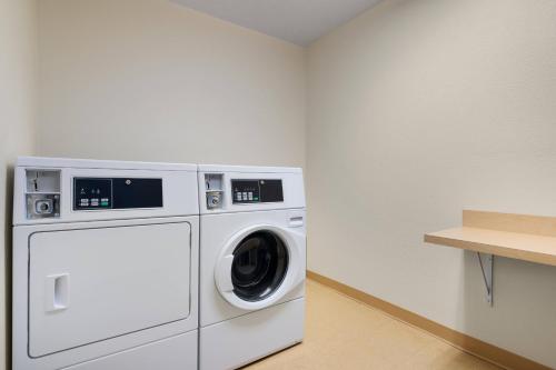 Imagen general del Hotel Fairfield Inn By Marriott Deptford. Foto 12