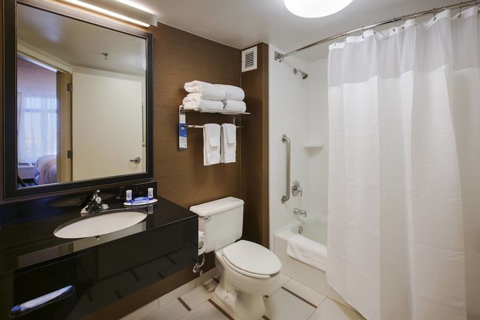 Imagen de la habitación del Hotel Fairfield Inn By Marriott East Rutherford Meadowlands. Foto 15