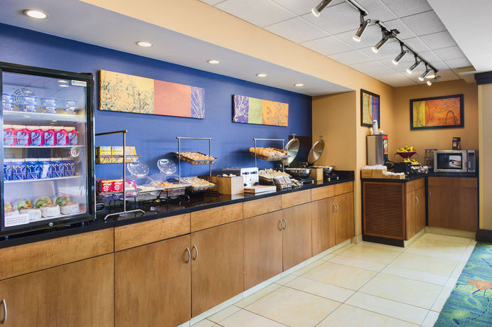 Imagen de los interiores del Hotel Fairfield Inn By Marriott Evansville East. Foto 7