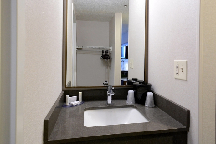 Imagen de la habitación del Hotel Fairfield Inn By Marriott Greensboro Airport. Foto 15