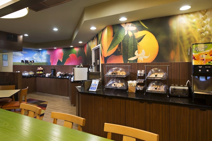 Imagen del bar/restaurante del Hotel Fairfield Inn By Marriott Huntsville. Foto 3