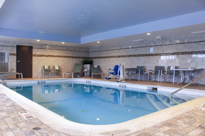 Imagen de la piscina del Hotel Fairfield Inn By Marriott Kalamazoo West. Foto 18