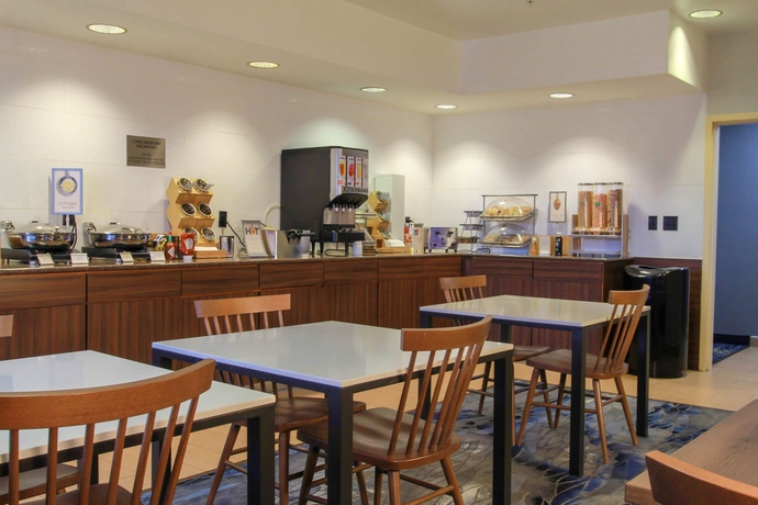 Imagen del bar/restaurante del Hotel Fairfield Inn By Marriott Kalamazoo West. Foto 3