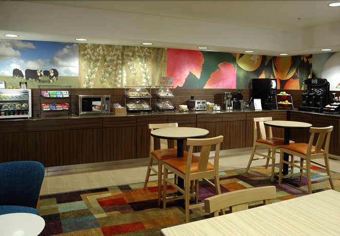 Imagen del bar/restaurante del Hotel Fairfield Inn By Marriott Kalamazoo West. Foto 5