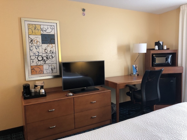Imagen de la habitación del Hotel Fairfield Inn By Marriott Kansas City Airport. Foto 8