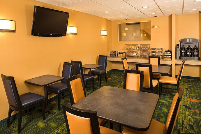 Imagen del bar/restaurante del Hotel Fairfield Inn By Marriott Laguardia Airport/flushing. Foto 4