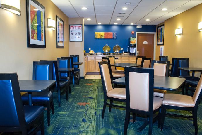 Imagen del bar/restaurante del Hotel Fairfield Inn By Marriott Laguardia Airport/flushing. Foto 7