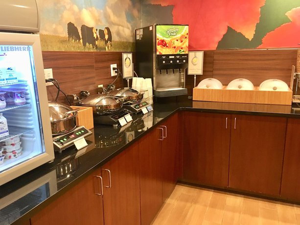 Imagen del bar/restaurante del Hotel Fairfield Inn By Marriott Myrtle Beach Broadway At The Beach. Foto 3