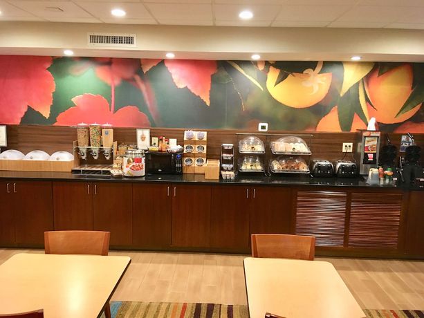 Imagen del bar/restaurante del Hotel Fairfield Inn By Marriott Myrtle Beach Broadway At The Beach. Foto 5