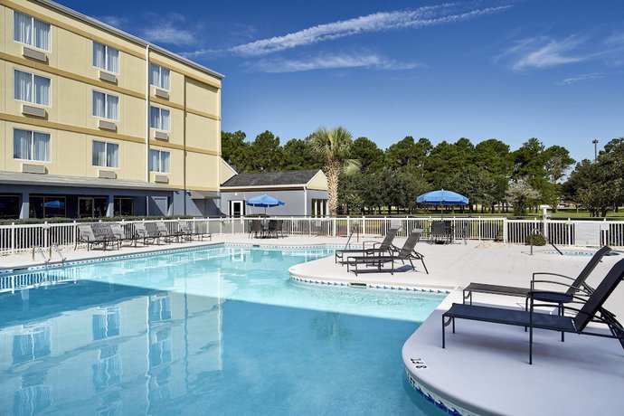 Imagen de la piscina del Hotel Fairfield Inn By Marriott Myrtle Beach Broadway At The Beach. Foto 20