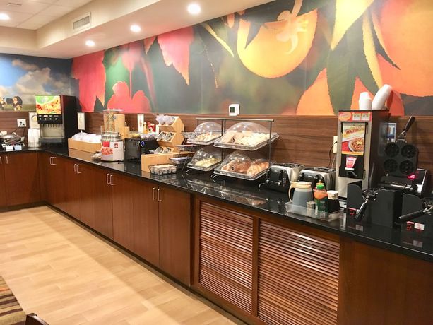 Imagen del bar/restaurante del Hotel Fairfield Inn By Marriott Myrtle Beach Broadway At The Beach. Foto 6