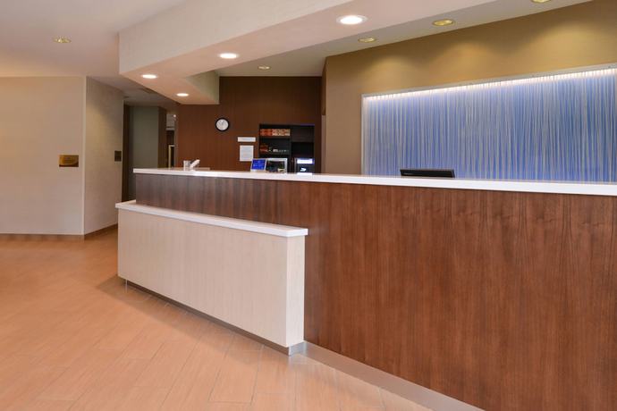 Imagen de los interiores del Hotel Fairfield Inn By Marriott Orlando Airport. Foto 19