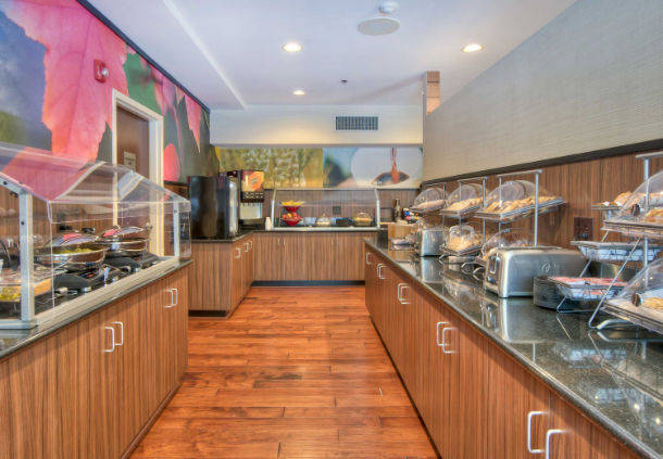 Imagen del bar/restaurante del Hotel Fairfield Inn By Marriott Raleigh Crabtree. Foto 6