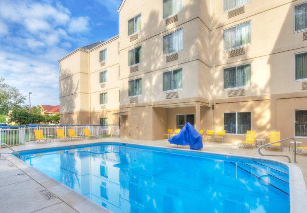 Imagen de la piscina del Hotel Fairfield Inn By Marriott Raleigh Crabtree. Foto 14