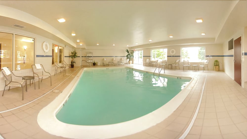 Imagen de la piscina del Hotel Fairfield Inn By Marriott Richmond Chester. Foto 17
