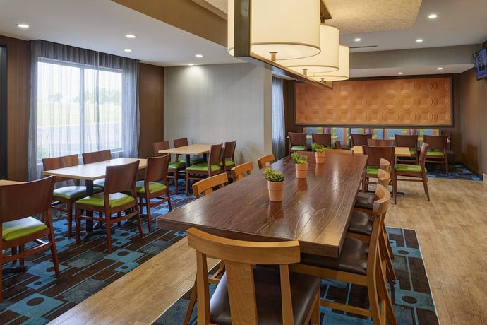 Imagen del bar/restaurante del Hotel Fairfield Inn By Marriott Richmond. Foto 4