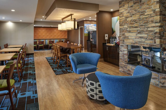 Imagen de los interiores del Hotel Fairfield Inn By Marriott Richmond. Foto 13
