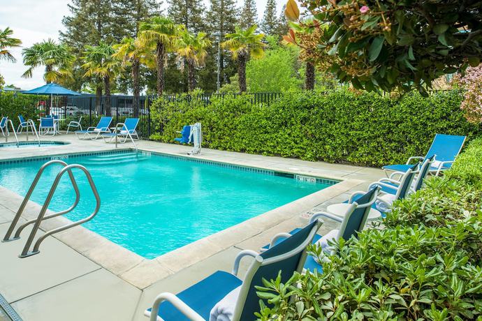 Imagen de la piscina del Hotel Fairfield Inn By Marriott Sacramento Cal Expo. Foto 18