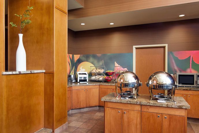 Imagen del bar/restaurante del Hotel Fairfield Inn By Marriott Sacramento Cal Expo. Foto 2