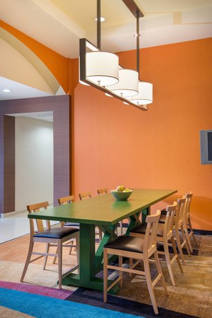 Imagen del bar/restaurante del Hotel Fairfield Inn By Marriott Sacramento Cal Expo. Foto 5