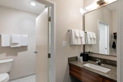 Imagen de la habitación del Hotel Fairfield Inn By Marriott Savannah Airport. Foto 12