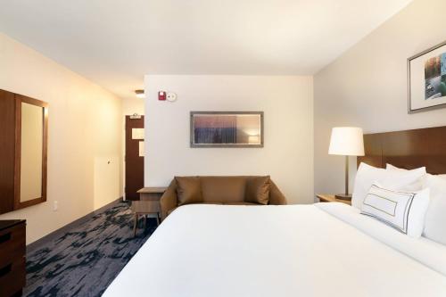 Imagen de la habitación del Hotel Fairfield Inn By Marriott Savannah Airport. Foto 17