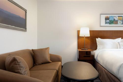 Imagen de la habitación del Hotel Fairfield Inn By Marriott Savannah Airport. Foto 18