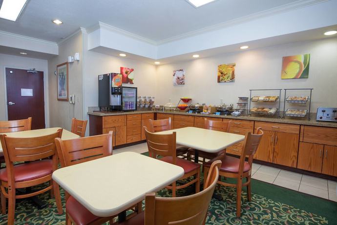 Imagen del bar/restaurante del Hotel Fairfield Inn By Marriott Vacaville. Foto 2