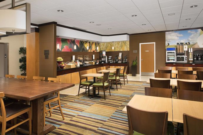 Imagen del bar/restaurante del Hotel Fairfield Inn By Marriott Washington D.c.. Foto 6