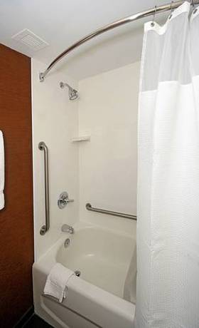 Imagen de la habitación del Hotel Fairfield Inn Charlotte Northlake. Foto 7