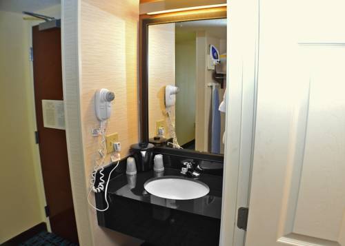 Imagen de la habitación del Hotel Fairfield Inn Charlotte Northlake. Foto 16