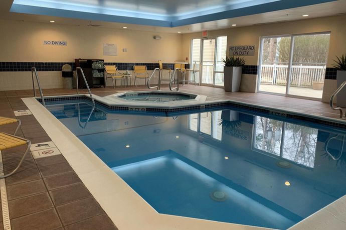 Imagen de la piscina del Hotel Fairfield Inn Concord. Foto 12