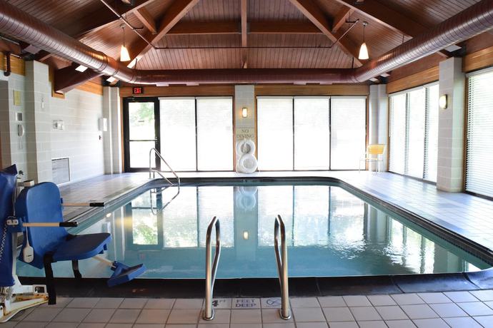 Imagen de la piscina del Hotel Fairfield Inn Corning Riverside. Foto 20