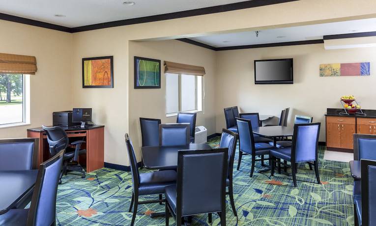 Imagen del bar/restaurante del Hotel Fairfield Inn Forsyth Decatur. Foto 4