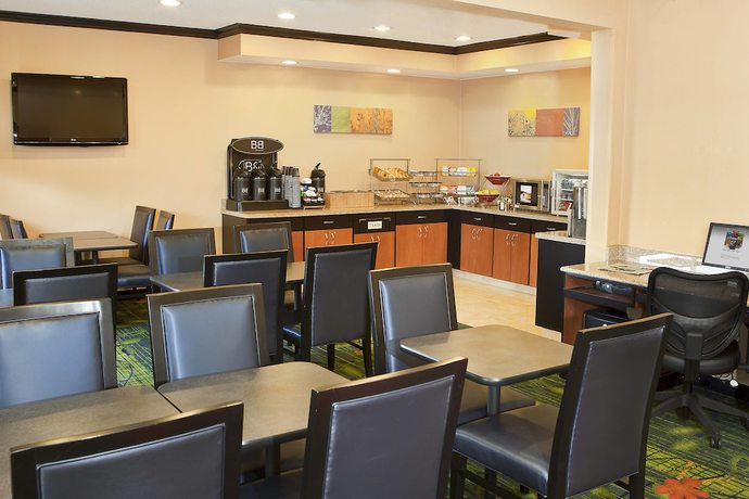 Imagen del bar/restaurante del Hotel Fairfield Inn Forsyth Decatur. Foto 6