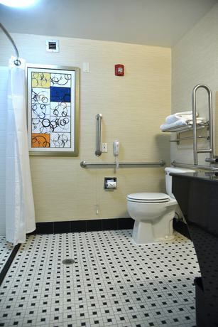 Imagen de la habitación del Hotel Fairfield Inn Hartford Airport. Foto 6