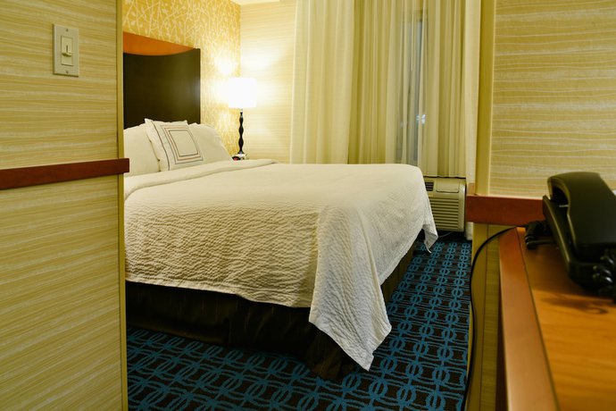 Imagen de la habitación del Hotel Fairfield Inn Hartford Airport. Foto 14