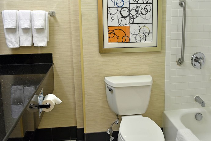 Imagen de la habitación del Hotel Fairfield Inn Hartford Airport. Foto 16