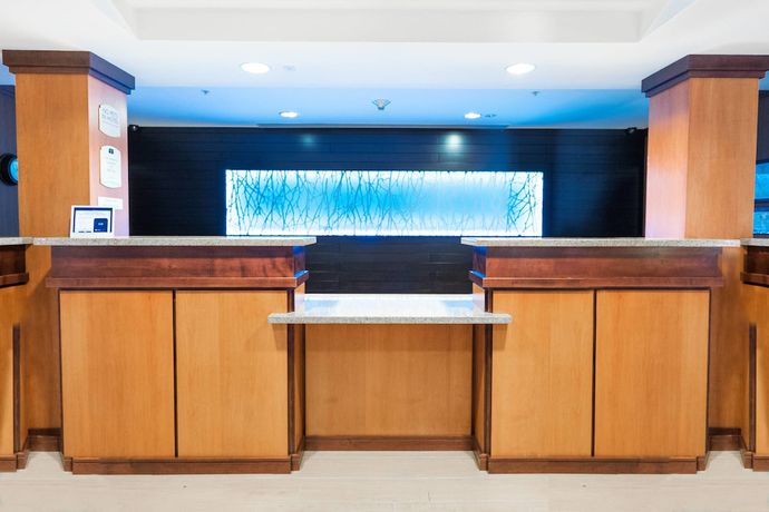 Imagen de los interiores del Hotel Fairfield Inn Medford Long Island. Foto 13