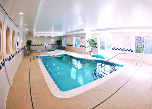 Imagen de la piscina del Hotel Fairfield Inn Medford Long Island. Foto 20