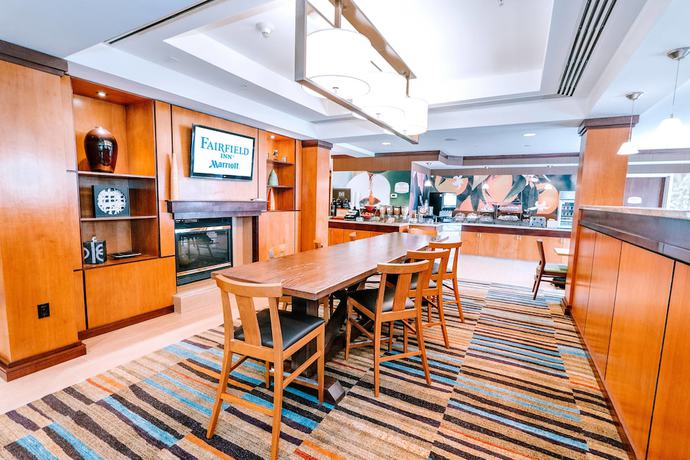 Imagen del bar/restaurante del Hotel Fairfield Inn Medford Long Island. Foto 4