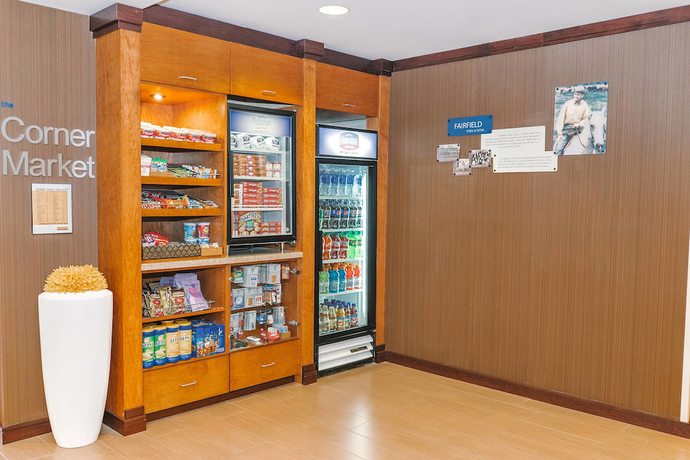 Imagen del bar/restaurante del Hotel Fairfield Inn Medford Long Island. Foto 5