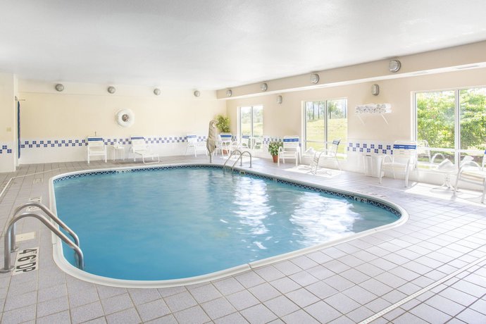Imagen de la piscina del Hotel Fairfield Inn Middletown Monroe. Foto 8