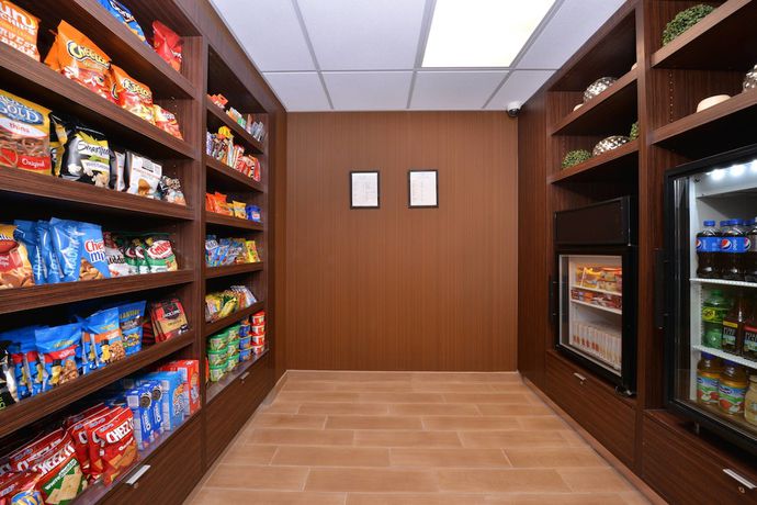 Imagen de los interiores del Hotel Fairfield Inn Rochester Airport. Foto 15