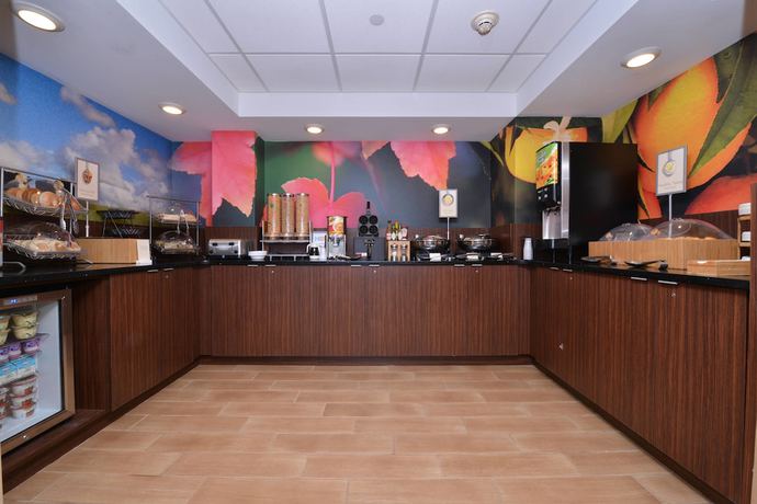 Imagen del bar/restaurante del Hotel Fairfield Inn Rochester Airport. Foto 4