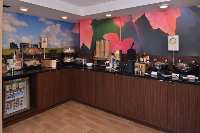Imagen del bar/restaurante del Hotel Fairfield Inn Rochester Airport. Foto 5
