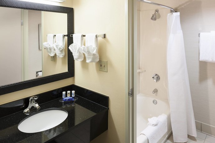 Imagen de la habitación del Hotel Fairfield Inn Santa Clarita Valencia. Foto 6
