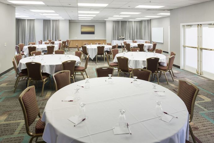 Imagen de los interiores del Hotel Fairfield Inn Santa Clarita Valencia. Foto 15